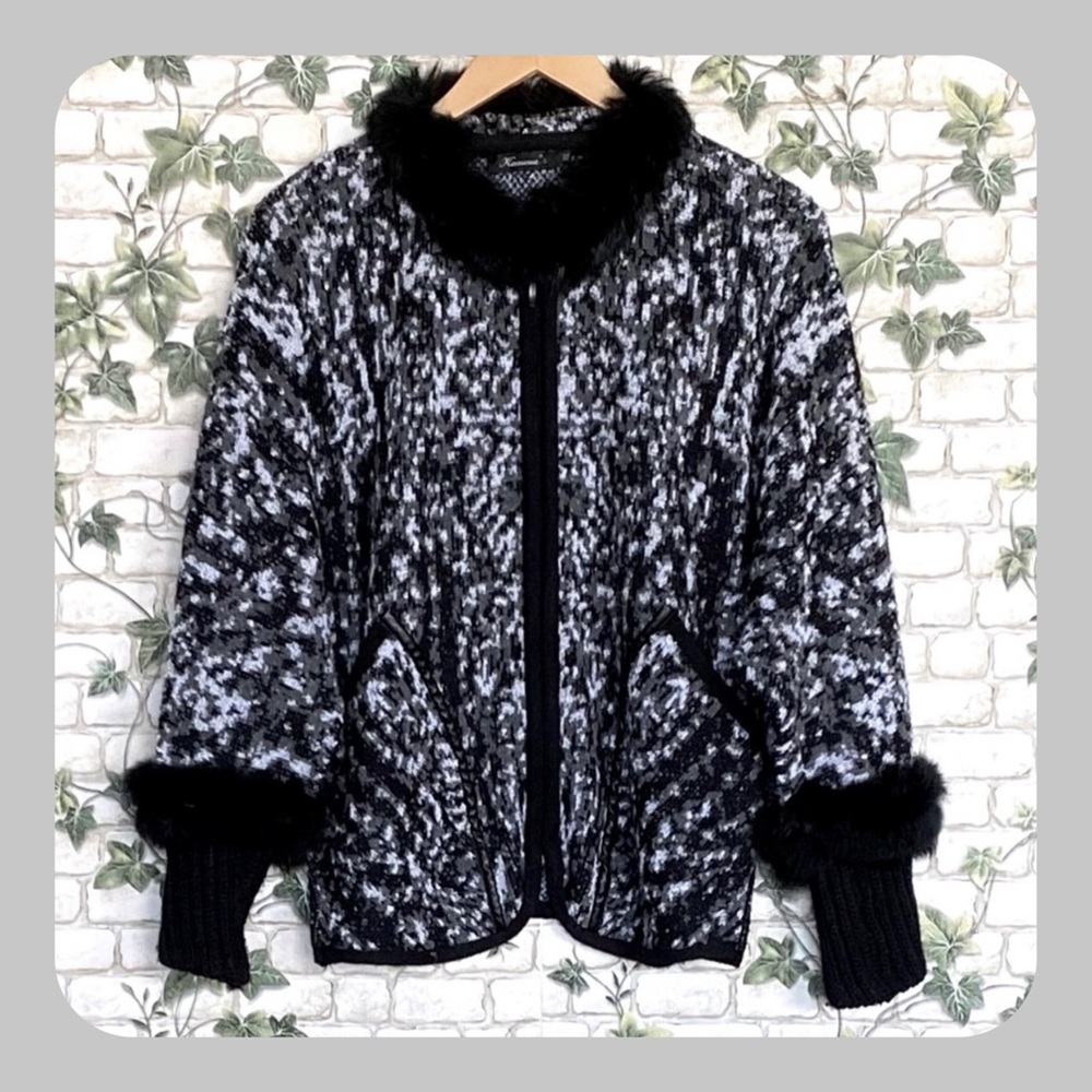 😎SALE😎 Sweater with fur details
